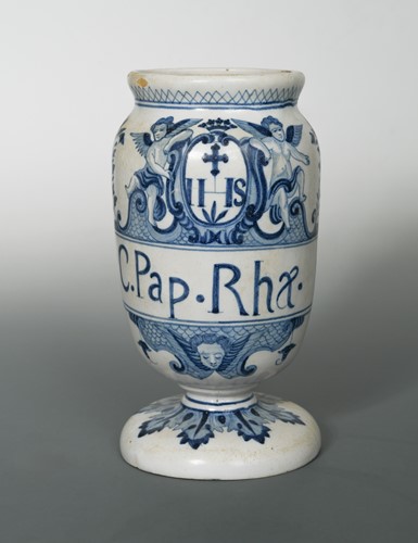 Lot 21 - A Delft blue and white wet drug jar