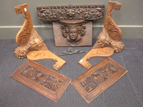 Lot 43 - An oak cherub mask wall bracket (possibly 18th...