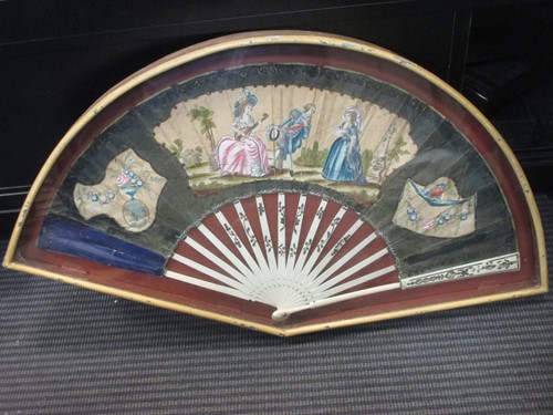 Lot 40 - A mid-18th century French paper and bone fan,...