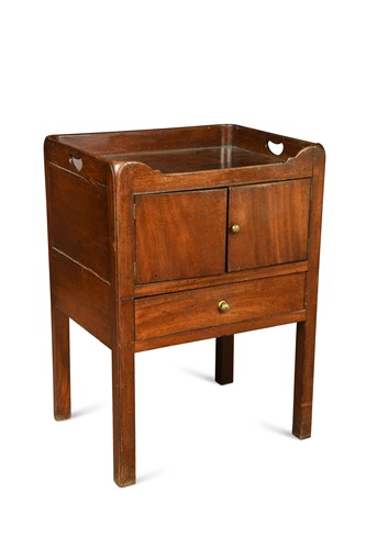 Lot 552 - A George III mahogany night cupboard