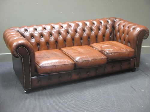Lot 364 - A modern Chesterfield three seater sofa, with...