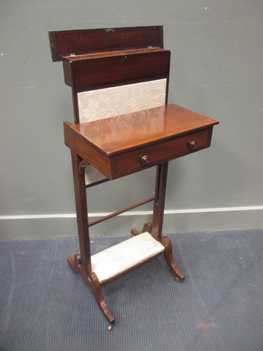 Lot 421 - An early 19th century mahogany writing table...