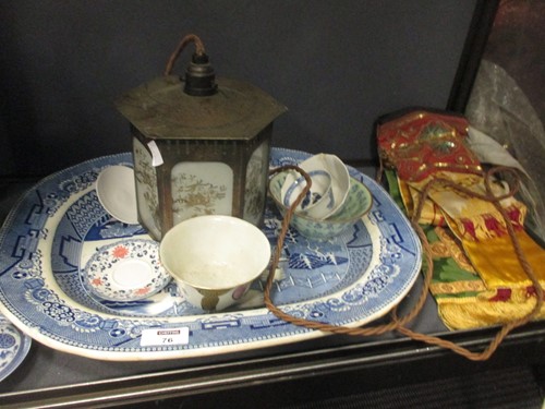 Lot 76 - A quantity of assorted china and decorative items