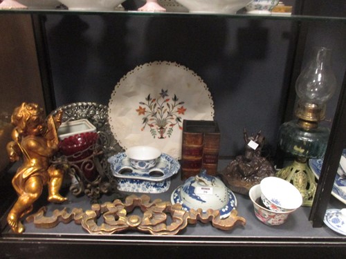 Lot 76 - A quantity of assorted china and decorative items