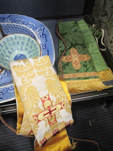 Lot 76 - A quantity of assorted china and decorative items