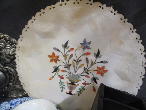Lot 76 - A quantity of assorted china and decorative items