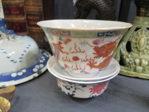 Lot 76 - A quantity of assorted china and decorative items