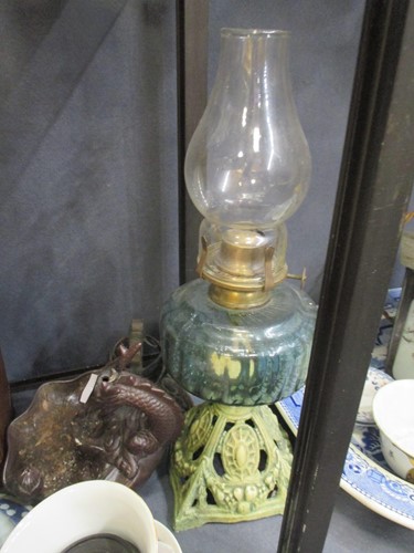 Lot 76 - A quantity of assorted china and decorative items