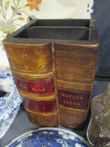 Lot 76 - A quantity of assorted china and decorative items