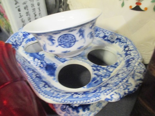 Lot 76 - A quantity of assorted china and decorative items
