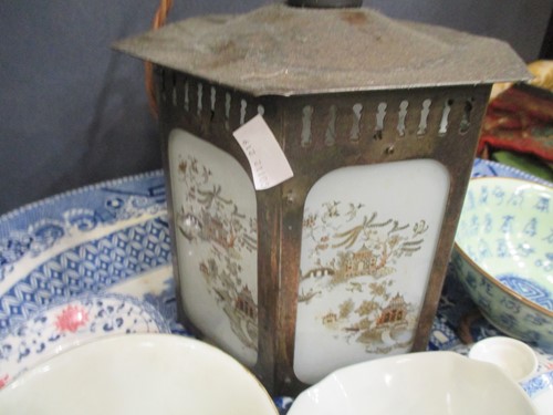 Lot 76 - A quantity of assorted china and decorative items
