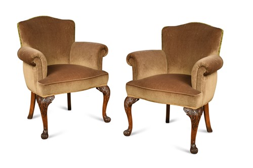 Lot 606 - A pair of tub easy armchairs