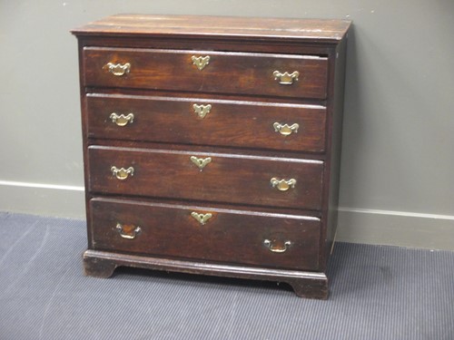 Lot 464 - An 18th century oak chest of drawers, 92.5 x...