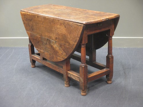 Lot 449 - An 18th century oak drop leaf table, 71 x 115cm