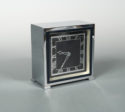 Lot 150 - An Art Deco chrome mantel clock