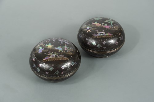 Lot 153 - A pair of Lac Burgaute lidded boxes, early Qing Dynasty, perhaps Kangxi circa 1720