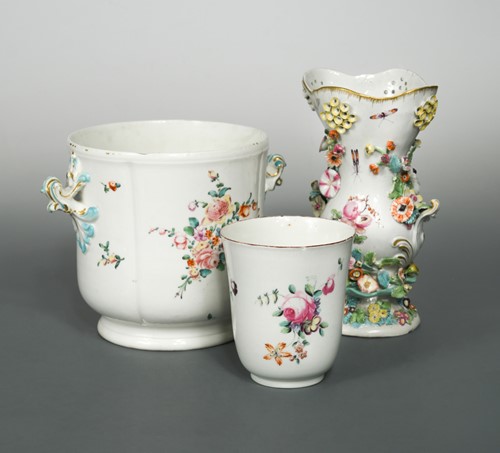 Lot 12 - An 18th century Derby vase, circa 1770