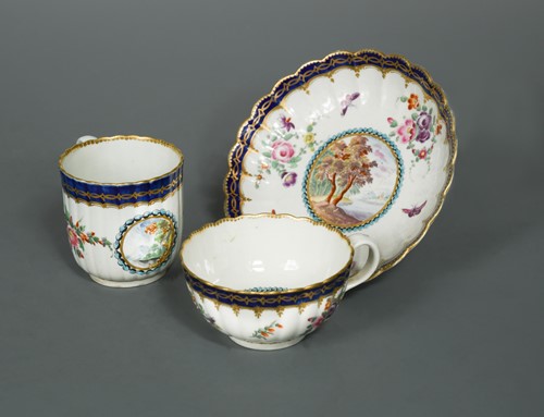 Lot 10 - A Worcester 'Earl of Dalhousie' pattern trio, circa 1780