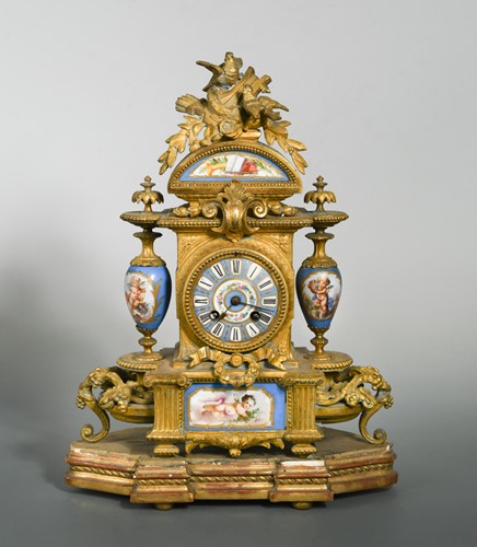 Lot 425 - A 19th century French gilt-metal mantel clock