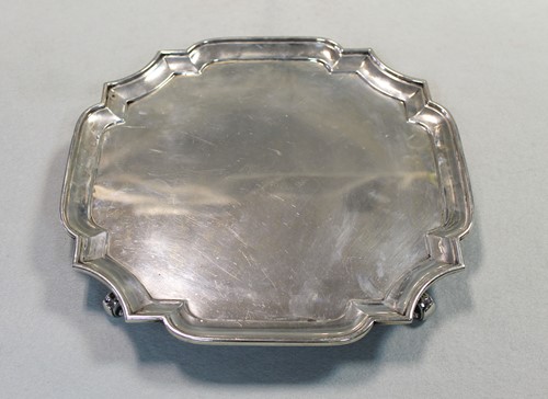 Lot 597 - A George V silver salver
