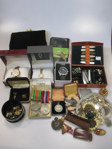 Lot 147 - A pair of 9ct gold cufflinks, 9g, a 9ct lady's...
