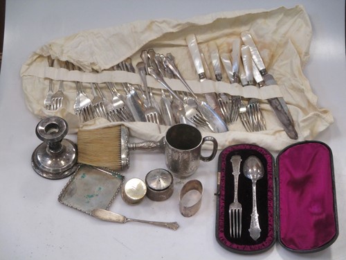 Lot 250 - A small assortment of silver, including a...