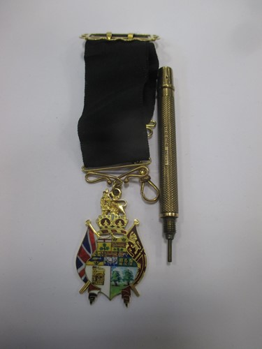 Lot 127 - An 18ct and enamel fob pendant together with a...