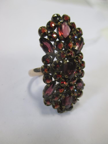 Lot 144 - A garnet set plaque ring
