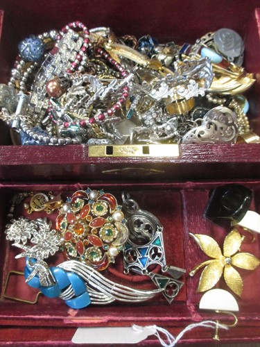 Lot 159 - Two jewellery boxes containing a quantity of...