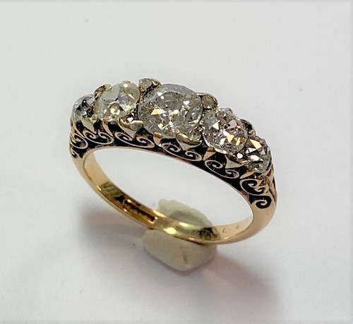 Lot 184 - A diamond set carved head style ring