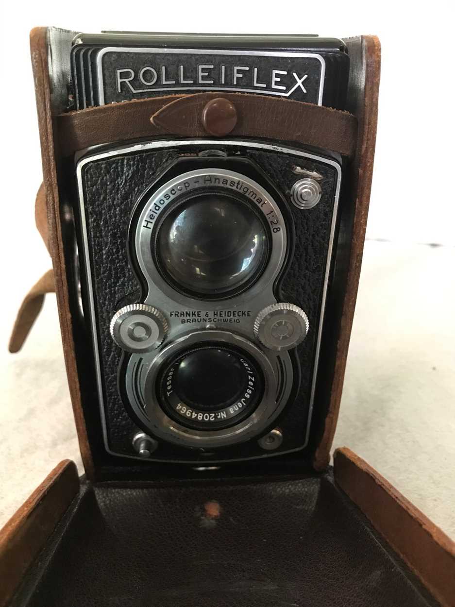 Lot 11 - Rolleiflex twin lens reflex camera