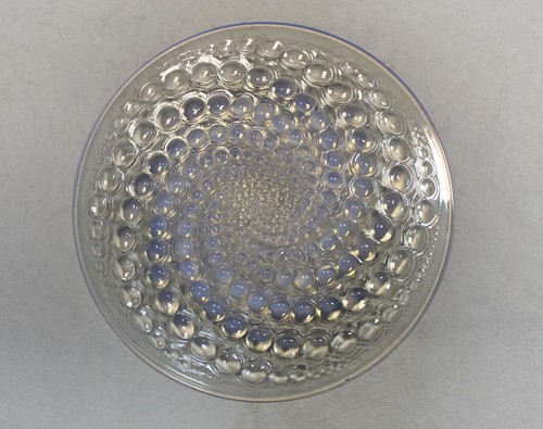 Lot 3 - Volutes, an R. Lalique opalescent glass plate