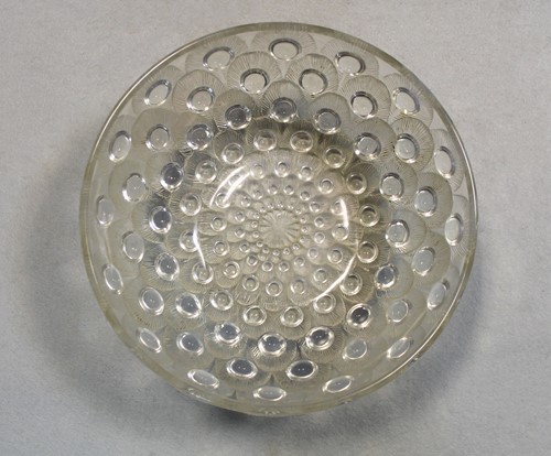 Lot 2 - Plumes de Paon, an R. Lalique opalescent glass bowl