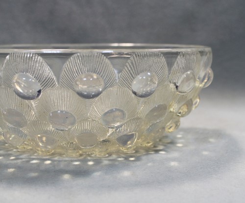 Lot 2 - Plumes de Paon, an R. Lalique opalescent glass bowl