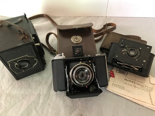 Lot 20 - Three vintage cameras