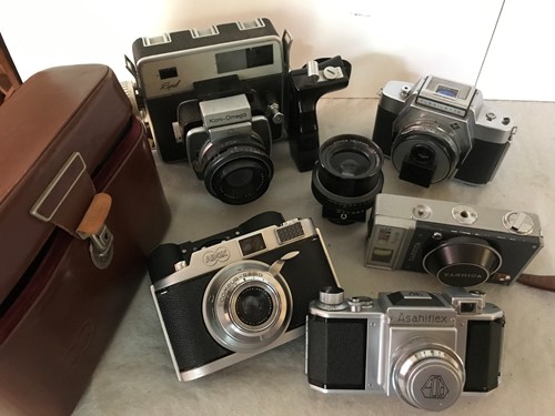 Lot 21 - Five various cameras