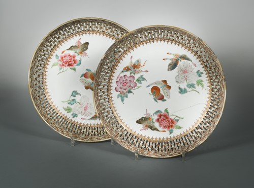Lot 106 - A pair of Chinese export famille rose porcelain shallow circular baskets, Qing Dynasty, circa 1780