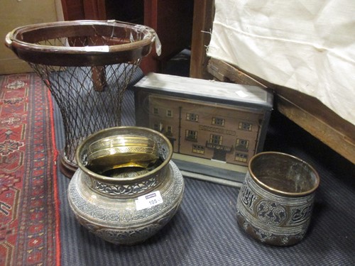 Lot 105 - A small assortment of items