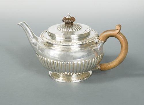 Lot 532 - A George IV silver teapot by Garrard & Co
