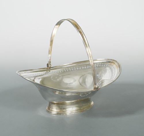 Lot 485 - A George III silver swing handled bread basket