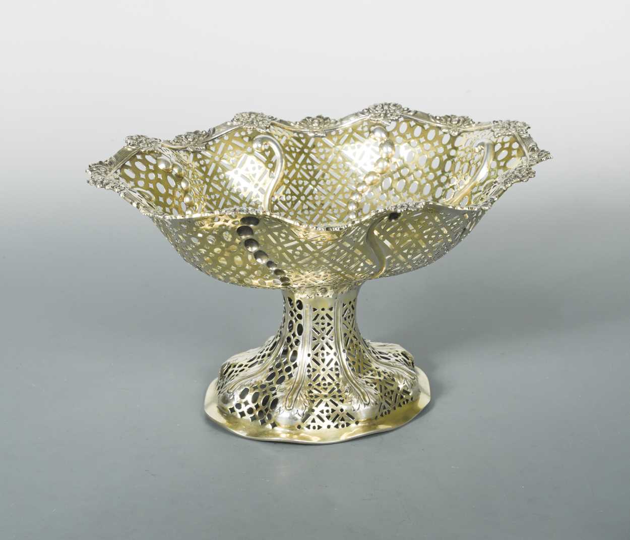Lot 568 - A Victorian silver gilt pierced fruit bowl