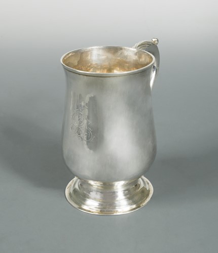Lot 479 - A George III silver pint tankard