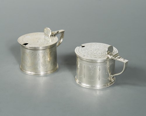 Lot 583 - A near pair of Victorian silver drum mustards