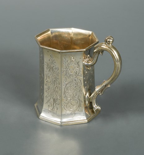 Lot 577 - A Victorian silver child's cup