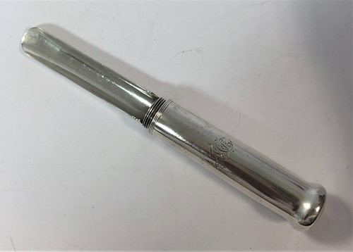 Lot 363 - A George III silver travelling apple corer