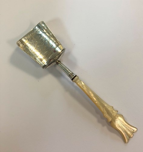 Lot 359 - A Victorian silver shovel shaped caddy spoon