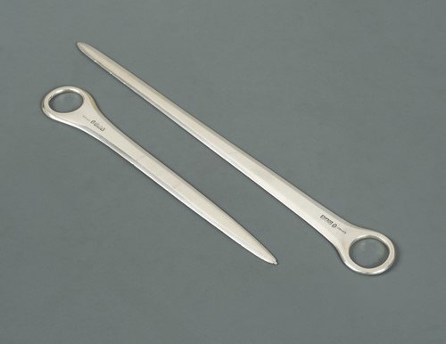 Lot 632 - Glasgow - A William IV silver meat skewer and matching game skewer