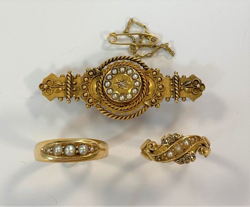 Lot 25 - A trio of pearl set antique jewels