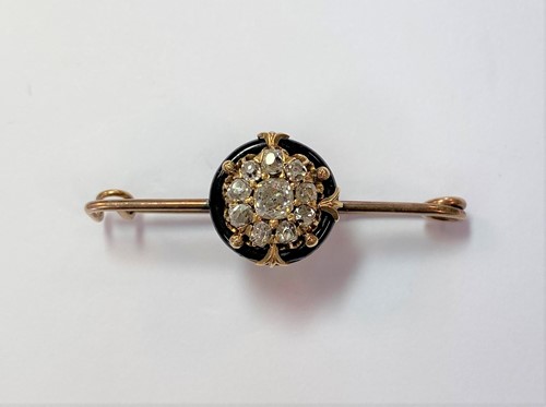 Lot 45 - A diamond cluster and black enamel bar brooch