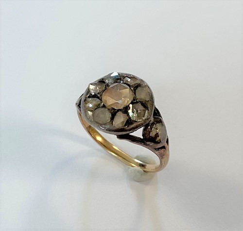 Lot 202 - A Georgian rose cut diamond cluster ring